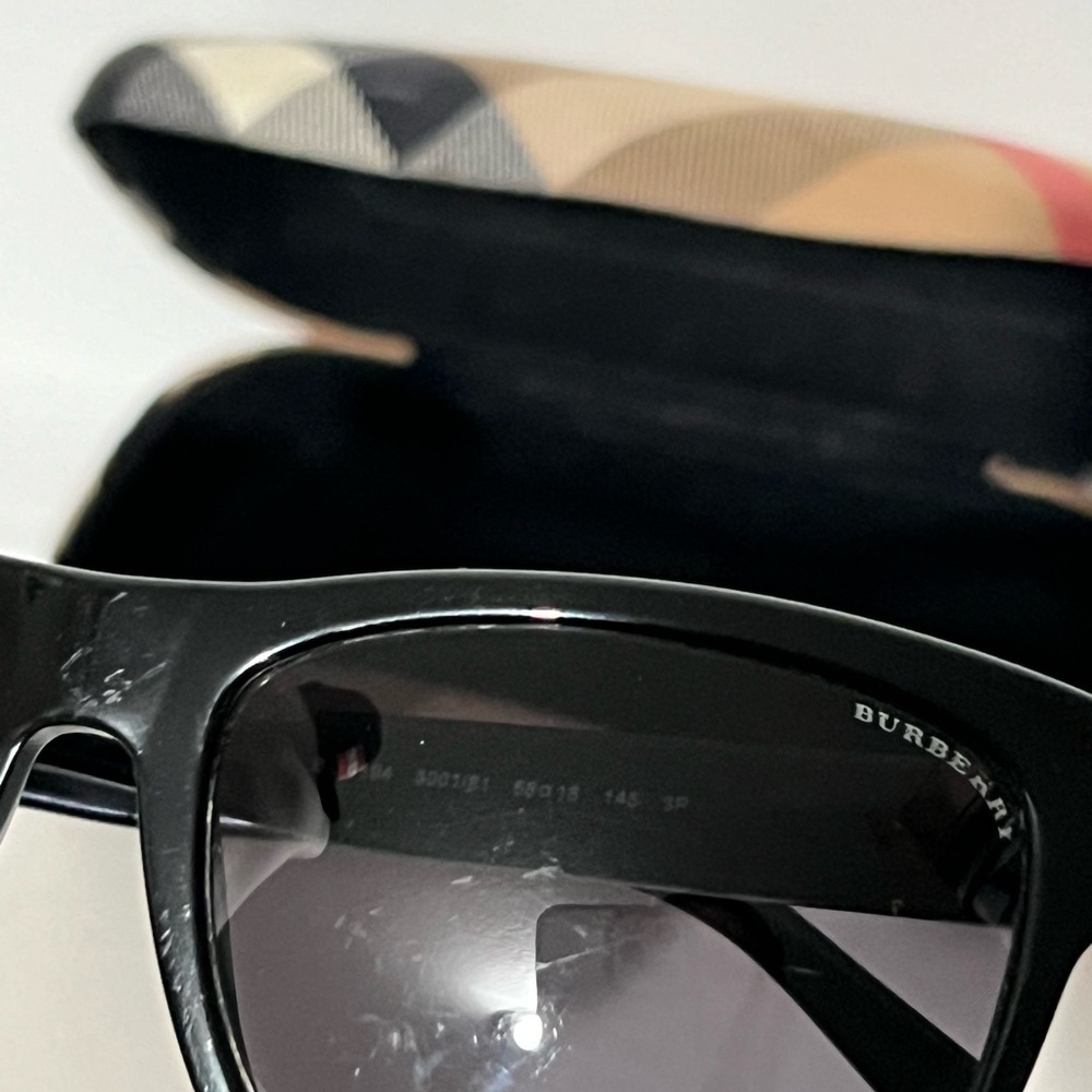 Burberry Black Sunglasses with Red Accent and Tortoiseshell Case Trim polarized - Picture 11 of 16